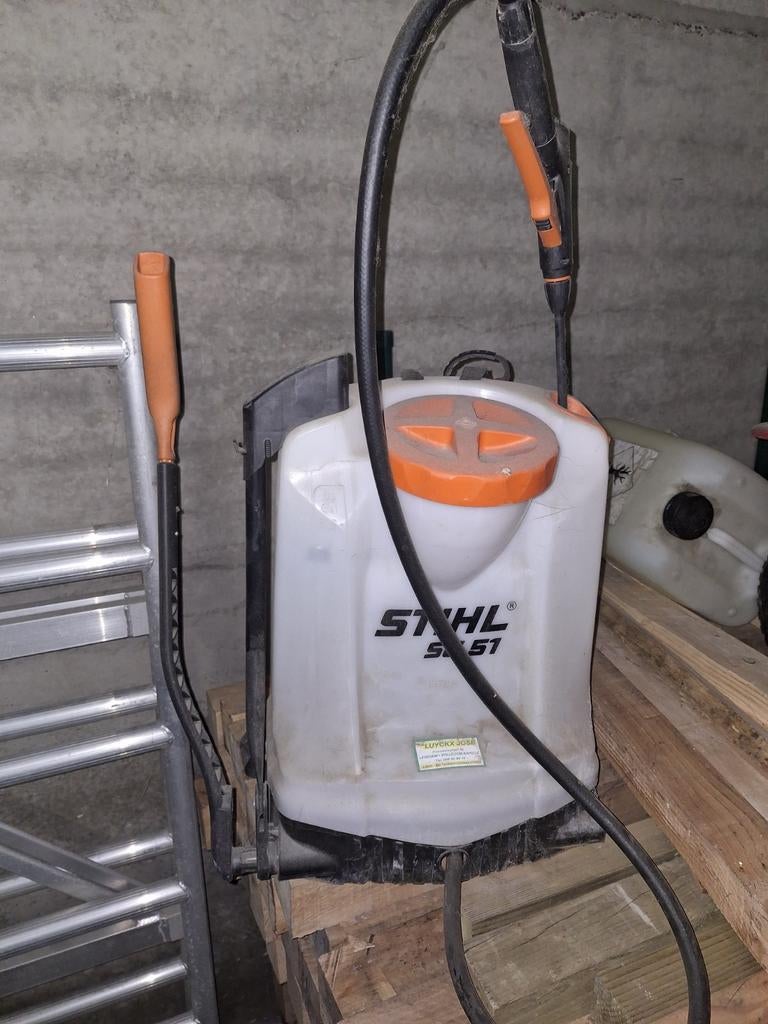 Stihl rugsproeier, Ophalen