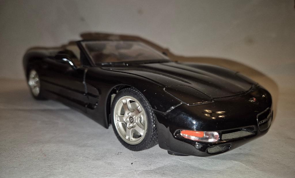 Chevrolet Corvette Cabrio modelauto schaal 1:18, Enlèvement ou Envoi, Comme neuf, Voiture, Burago