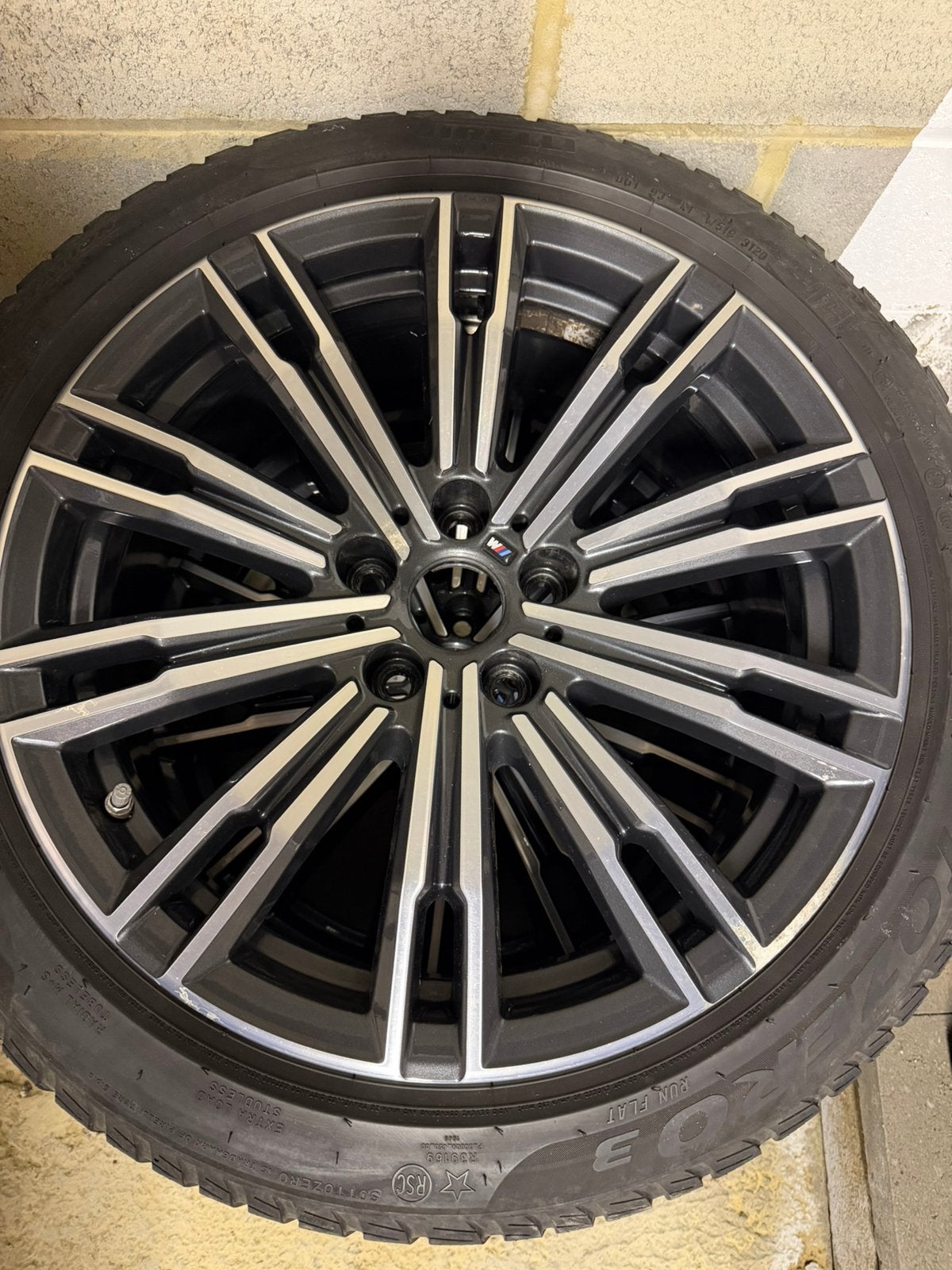 4 jantes 18’’ BMW 790M pneus hiver étoilé Pirelli et TPMS, Autos : Pièces & Accessoires, Pneus et Jantes, Pneus hiver, 18 pouces