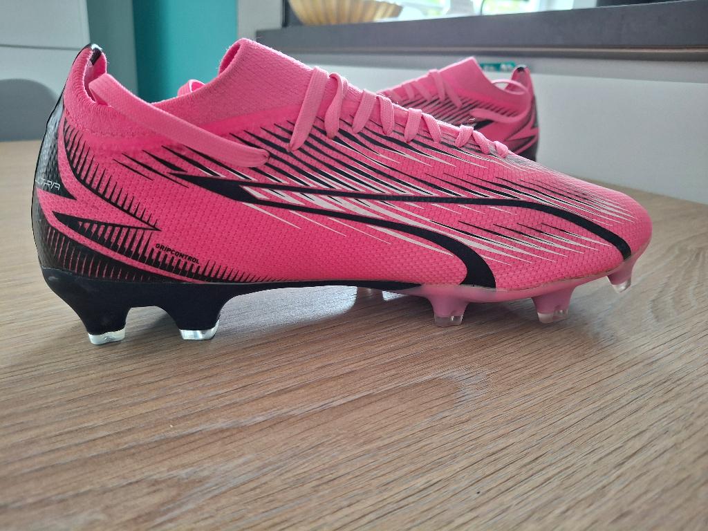 Chaussures football Puma 39, Sport en Fitness, Voetbal, Ophalen, Zo goed als nieuw, Schoenen