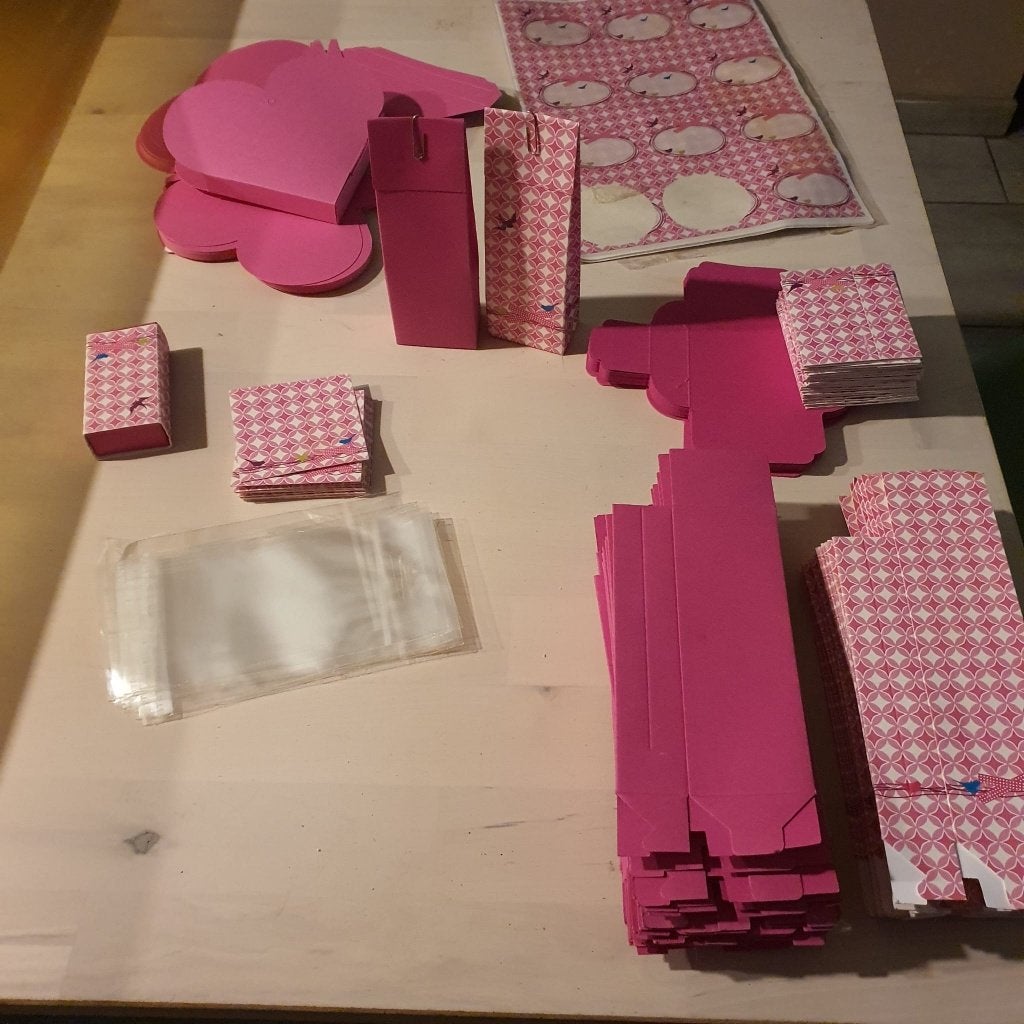 Partij roze doosjes & zakjes en labels UITVERKOOP, Ophalen of Verzenden, Nieuw, Kraamcadeau