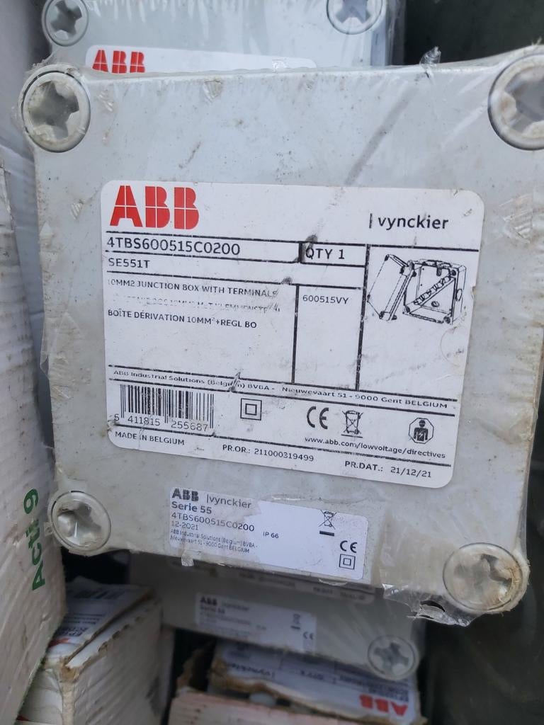 Opbouw verdeeldoos nieuw in plastiek, Doe-het-zelf en Bouw, Elektriciteit en Kabels, Ophalen