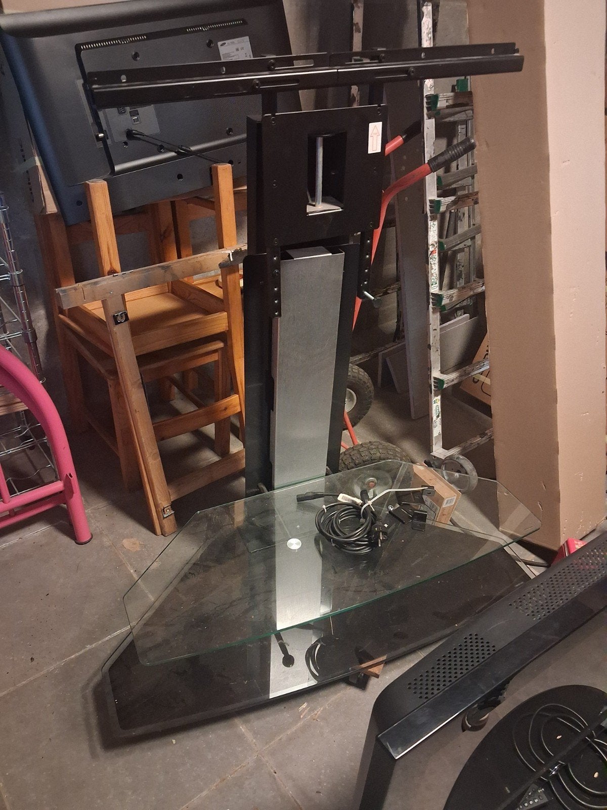 Meuble tv, Enlèvement