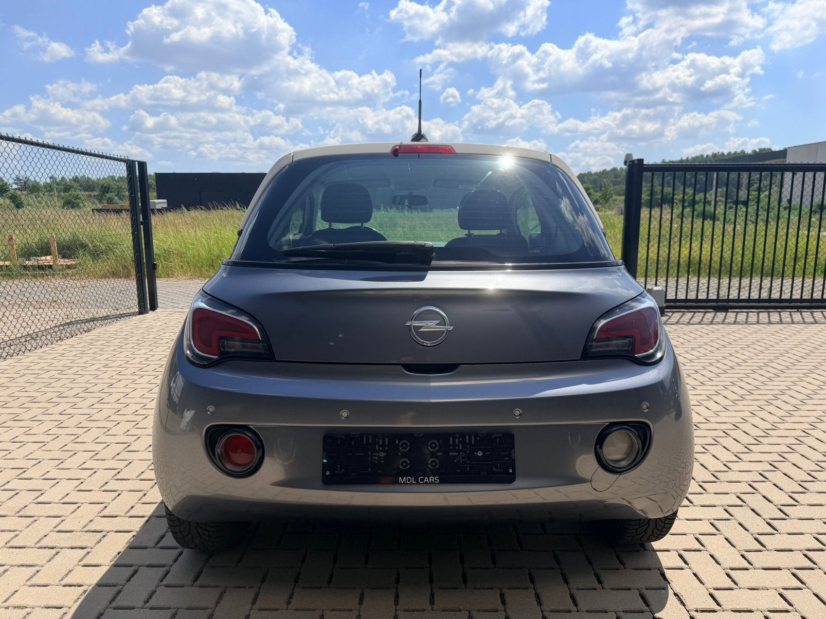 Opel Adam Glam 2018 - 1.2 Benzine - 92 000 km, Argent ou Gris, Euro 6, Entreprise, Garantie prolongée