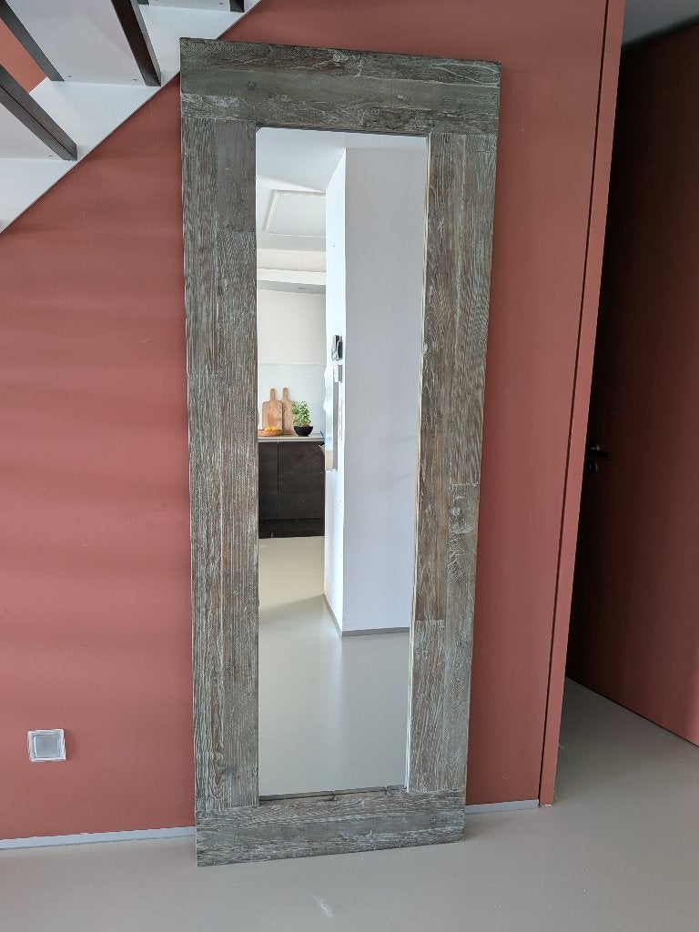 Grote landelijke staande spiegel – houten lijst, Huis en Inrichting, Woonaccessoires | Spiegels, Ophalen, Gebruikt, 200 cm of meer