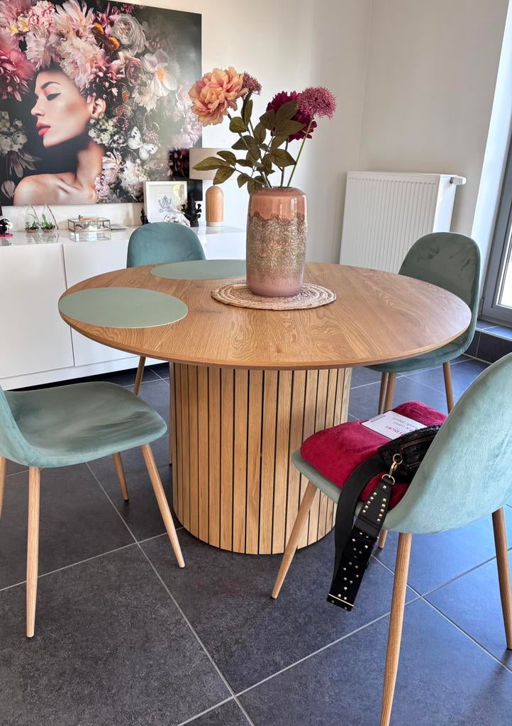 Mooie ronde eettafel slechts 1 jaar oud., Huis en Inrichting, Ophalen, Zo goed als nieuw