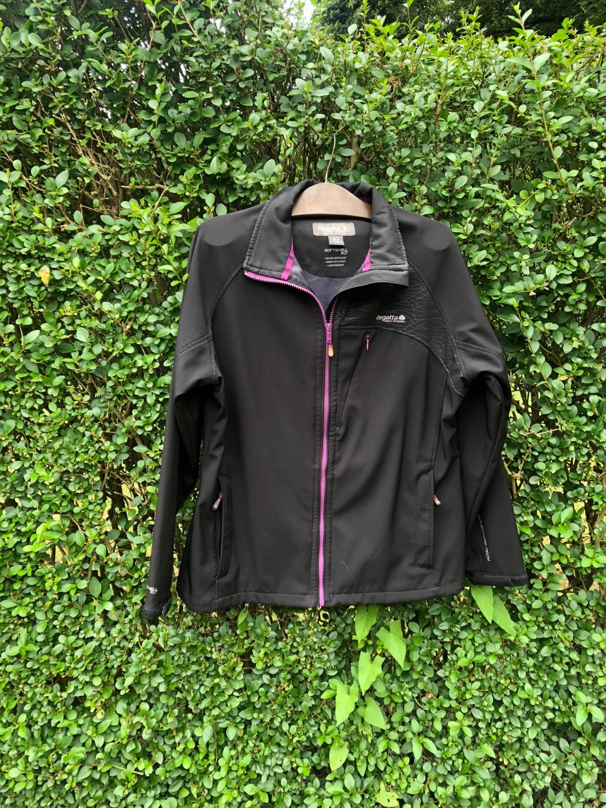 Zwarte Regatta softshell XL (44 EU), Kleding | Dames, Sportkleding, Ophalen, Zo goed als nieuw