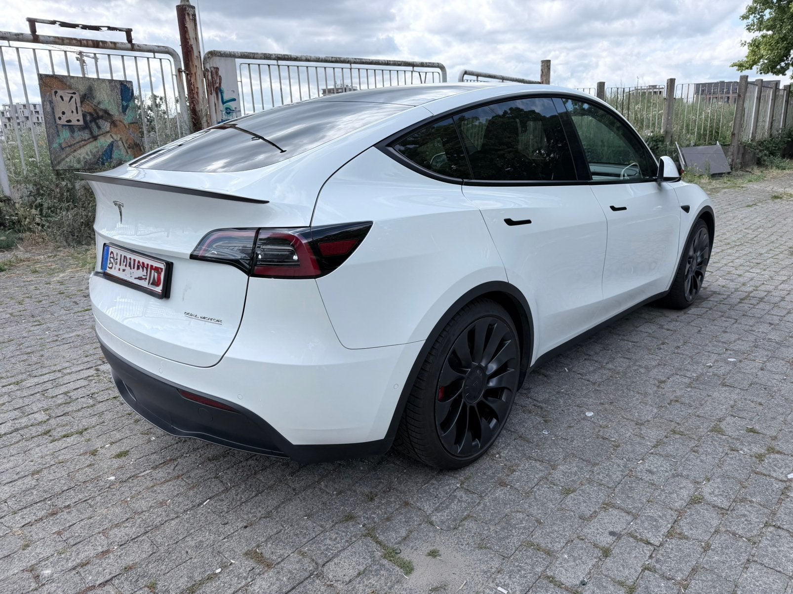 Tesla Y dual motor performance, Autos, Tesla, Cuir, Achat, 4 portes, Noir