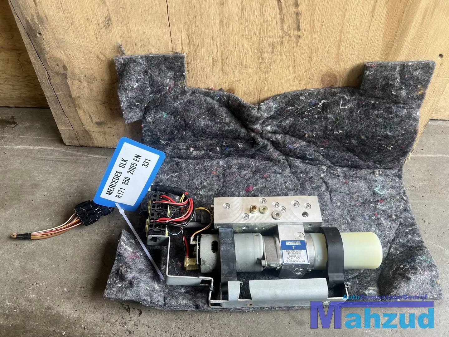 MERCEDES SLK R171 Cabriodak dak motor 2005-2011 A1718000030, Auto-onderdelen, Gebruikt, Mercedes-Benz AG, Mercedes-Benz, Mercedesstrasse 120
70372  Stuttgart, DE
