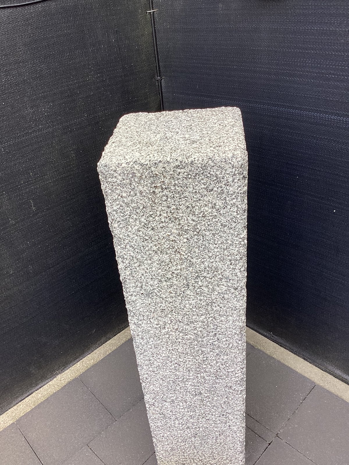 Zuil of sokkel om beeld op re zetten 80 cm hoog (graniet), Enlèvement