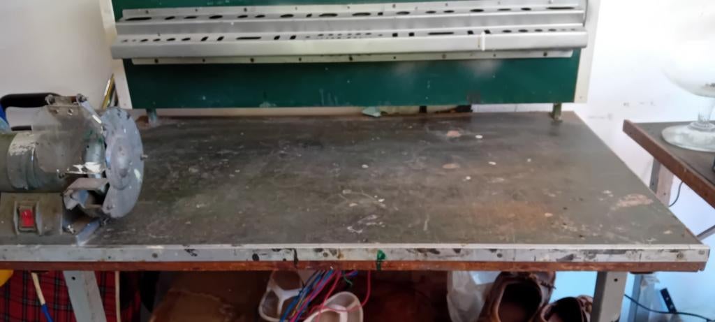 2 werktafels:, Doe-het-zelf en Bouw, Werkbanken, Ophalen, Bankschroef
