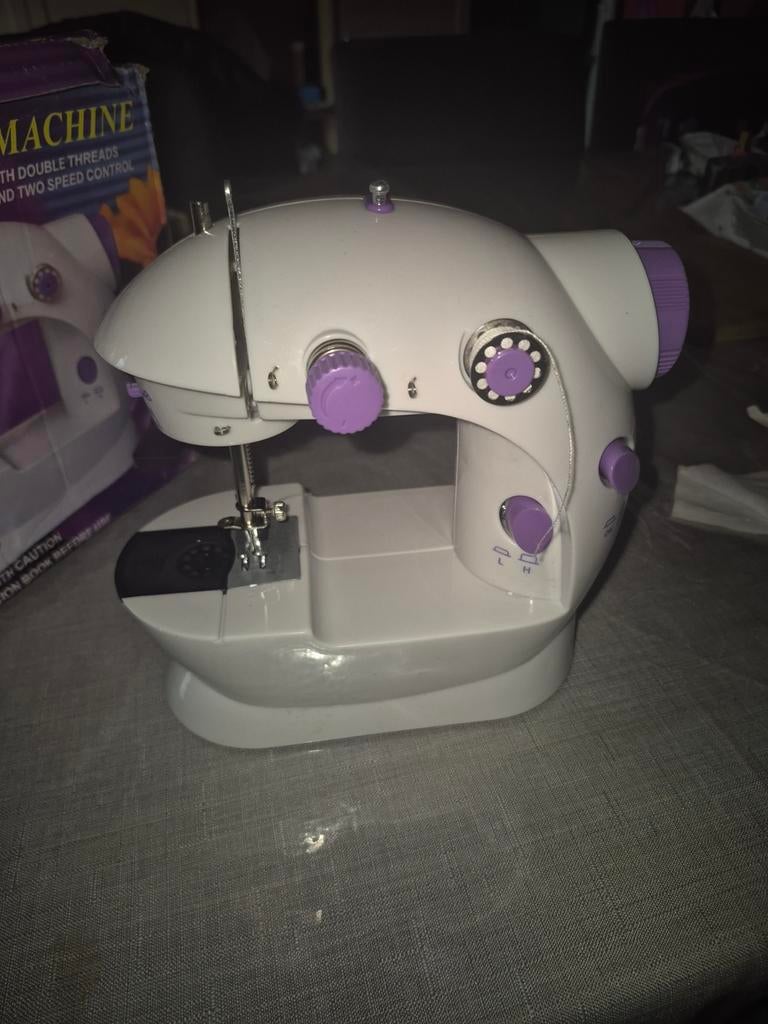 Stikmachine met draad, Hobby en Vrije tijd, Overige merken, Nieuw, Ophalen of Verzenden, Naaimachine