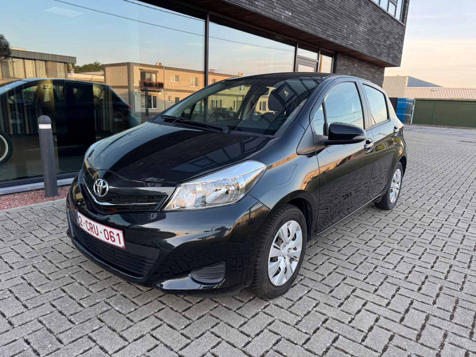Toyota Yaris 1.0 Benzine 2014 71.000 km Airco Camera, Auto's, Toyota, Voorwielaandrijving, Stof, USB, Zwart