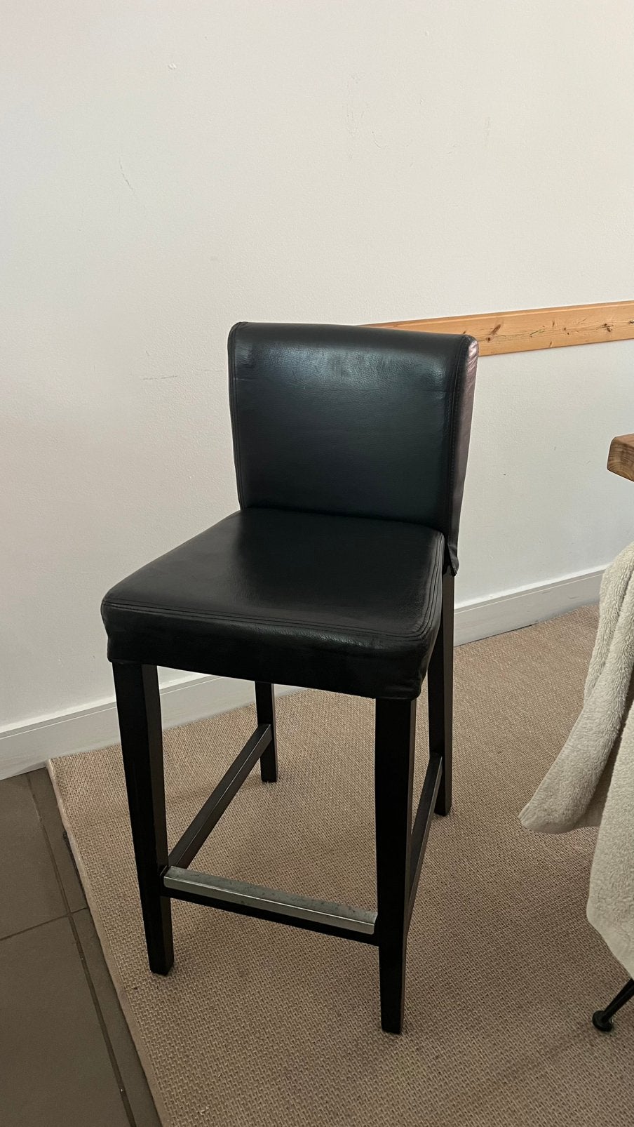 2 zwarte stoelen in leer, Ophalen, Zo goed als nieuw, Leer