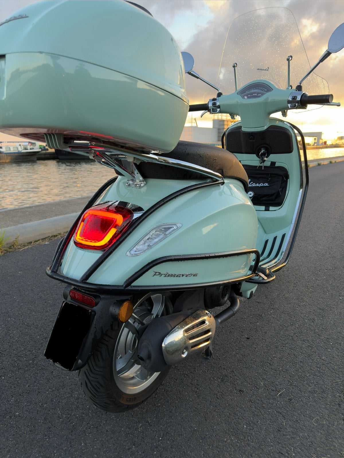 Vespa Primavera 50 Classe B 2025 — Option complète, Comme neuf, Enlèvement, Essence
