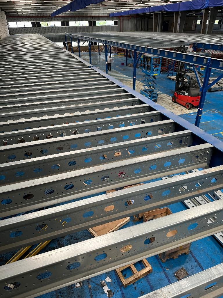 Unieke robuuste entresolvloer 17,340 x 7,519 meter, Alle leeftijden, Ophalen of Verzenden, Gebruikt, Actiekomedie