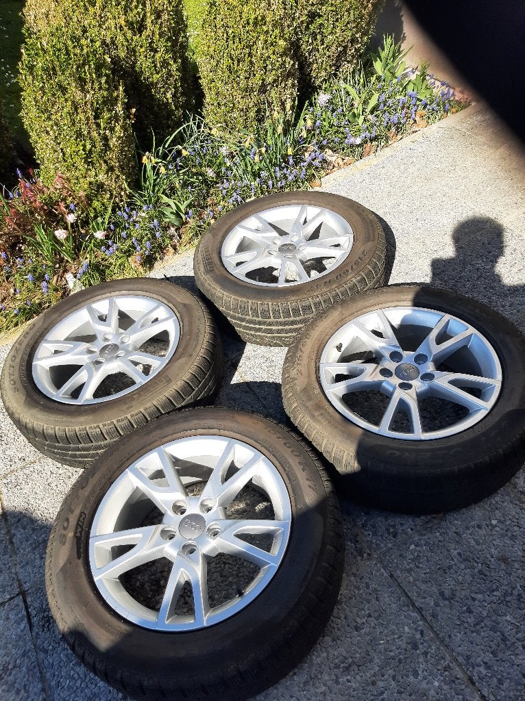 Jantes et pneus Audi Q3 2018, Auto-onderdelen, Ophalen, Banden en Velgen, 17 inch, Winterbanden