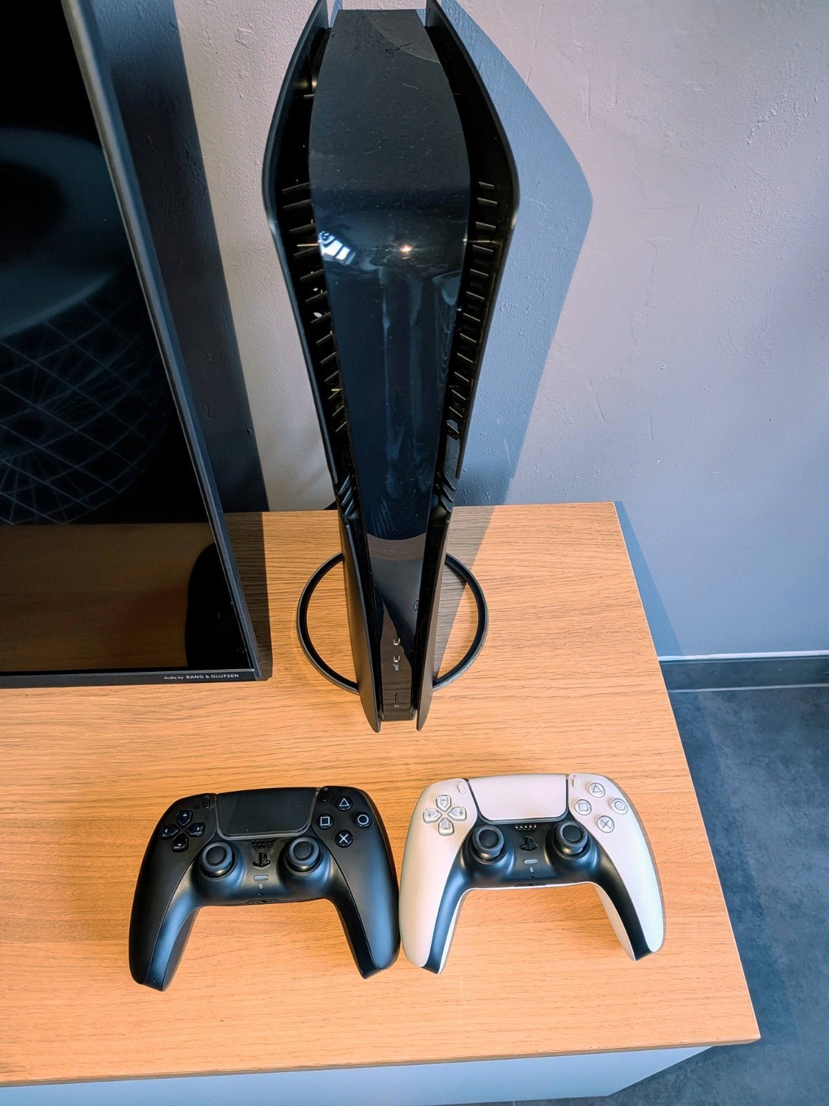 PS5 Pro + 2 Manettes + SteelSeries Arctis Nova 7P + FC 26, Games en Spelcomputers, Spelcomputers | Sony PlayStation 5, Zo goed als nieuw
