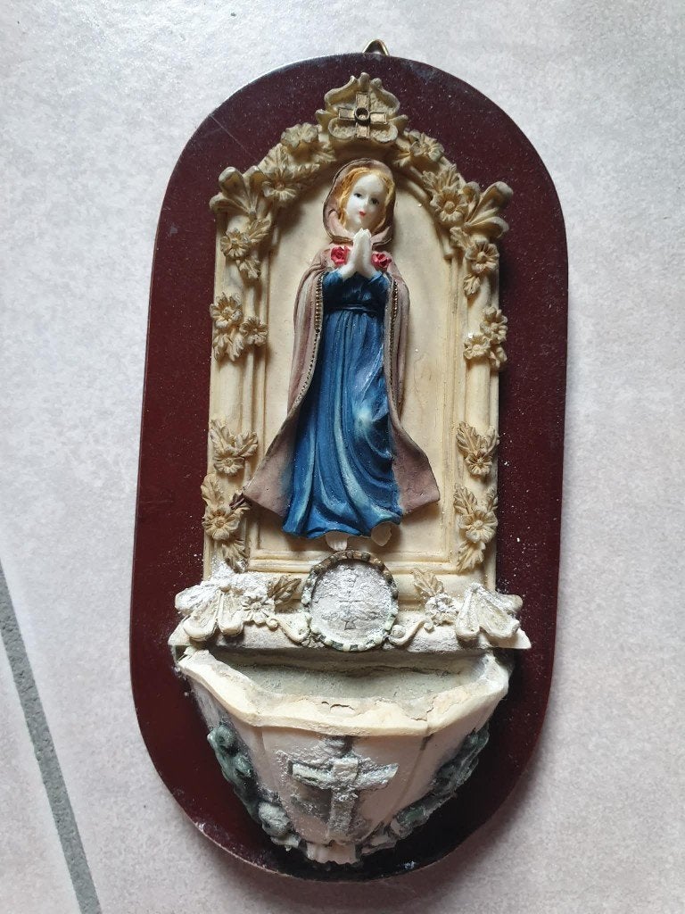 Wijwatervat Maagd Maria Bloemen Kruisje, Ophalen