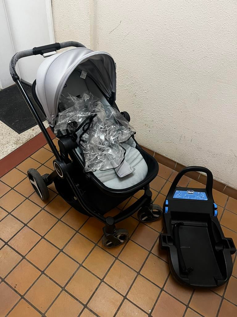Poussette Trio Chicco avec Cosy et Base auto, Enfants & Bébés, Poussettes & Combinaisons, Autres marques, Avec siège auto, Comme neuf