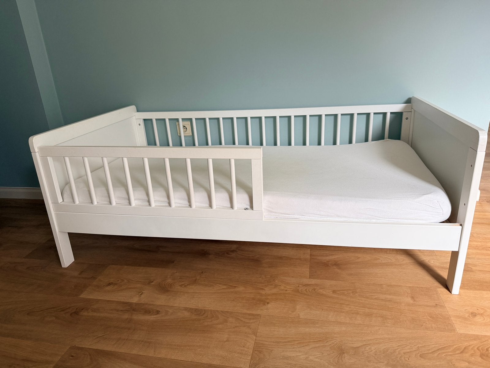 Peuterbed incl matras etc, Kinderen en Baby's, Kinderkamer | Bedden, Ophalen, Zo goed als nieuw, Matras
