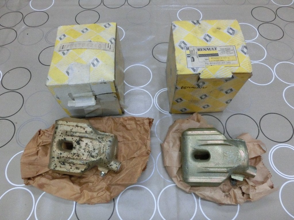 2 Remklauwen rechtsvoor Renault R5AT, R12, R15/17 (NOS), Ophalen of Verzenden, Nieuw, Renault
