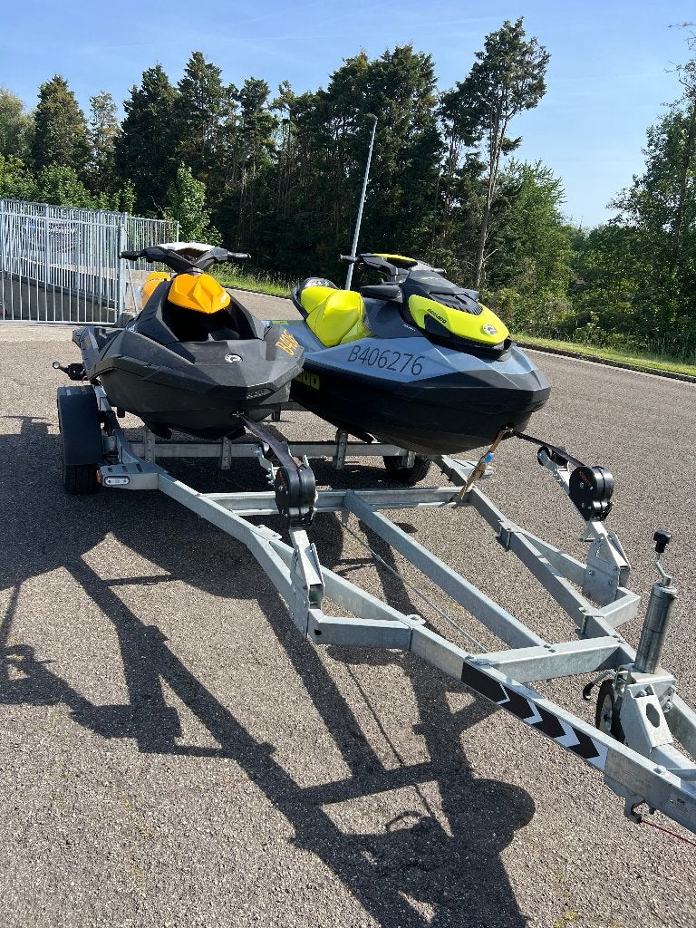 Trailer voor jetski’s of boot, Ophalen, Zo goed als nieuw, Jetskitrailer, Dubbelassig (tandemas)