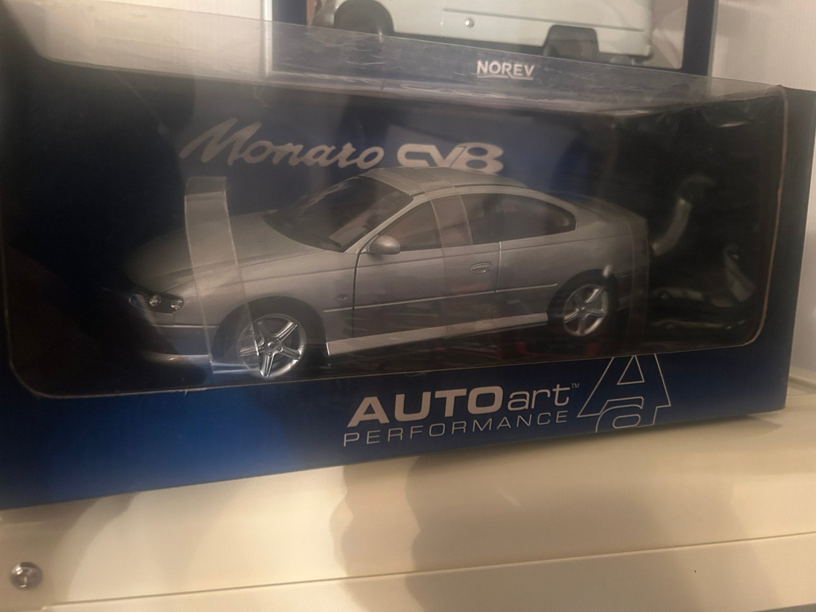 Autoart holden V2 monaroCV8, Ophalen of Verzenden, Zo goed als nieuw, Autoart