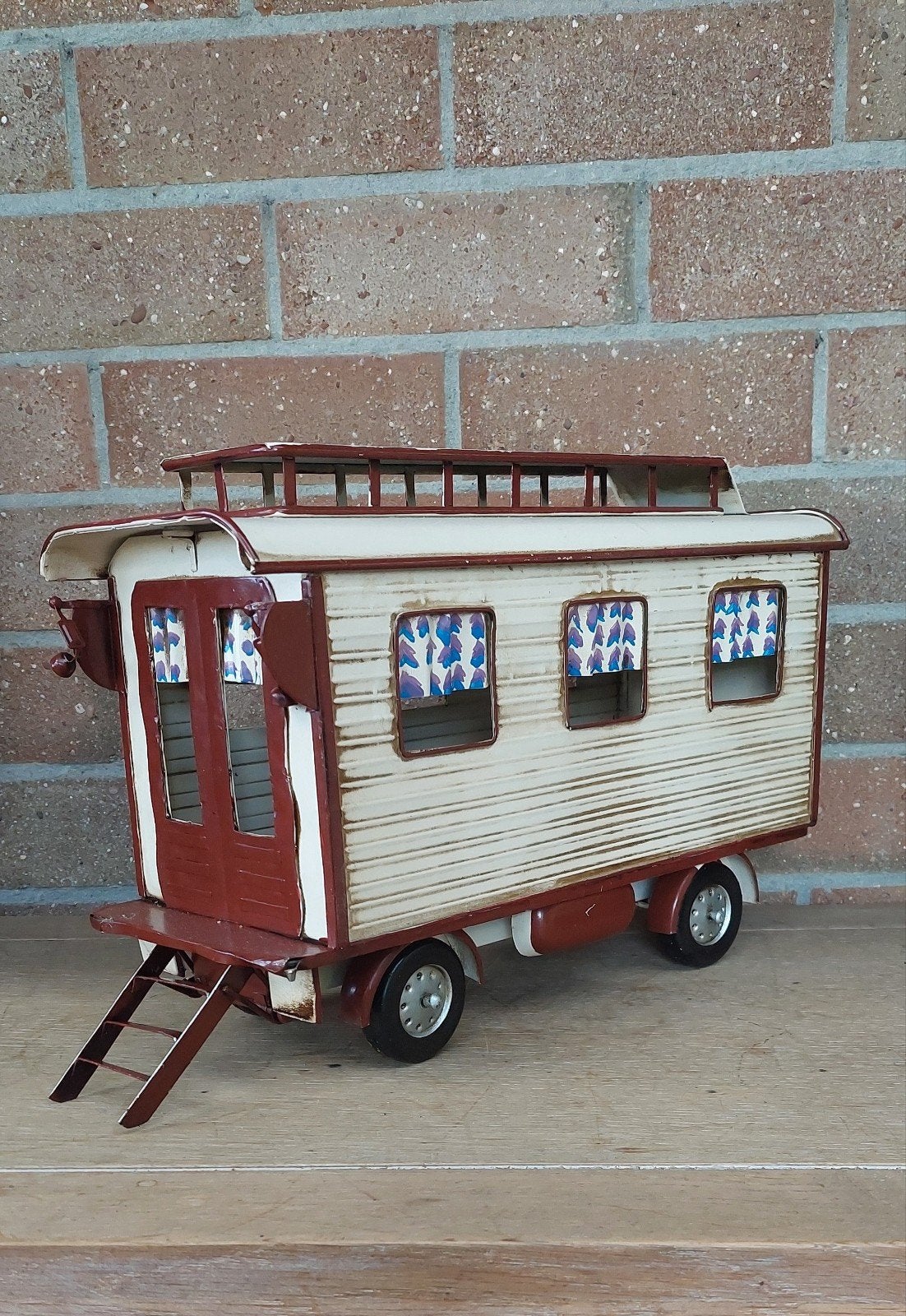 Woonwagen decoratief, Enlèvement