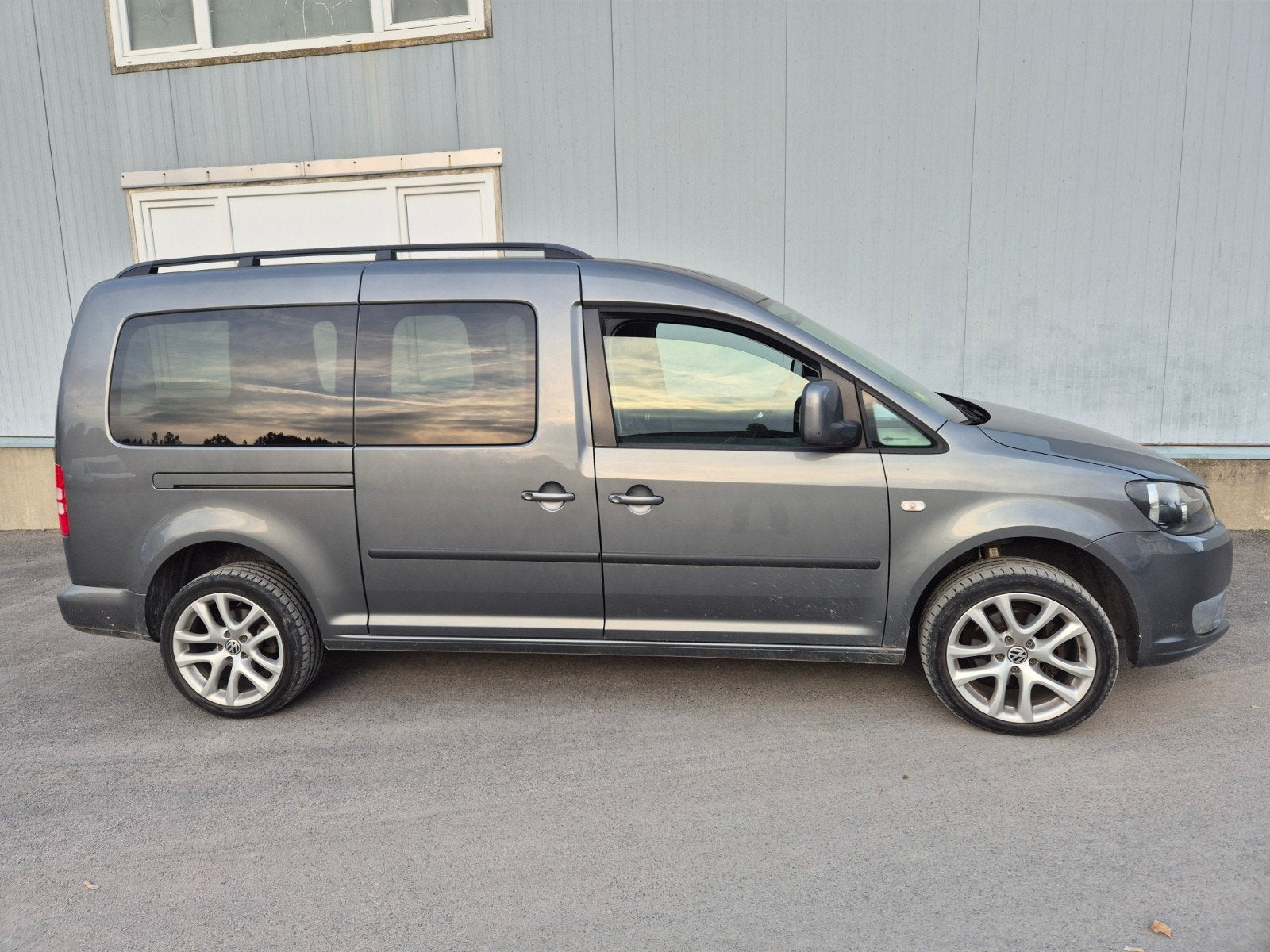 vw caddy max  dubbel cab 5pl lichte vrachtwagen, Auto's, Voorwielaandrijving, Zwart, https://public.car-pass.be/vhr/1c7cf555-2de0-4d93-a4e2-779f478a11e8