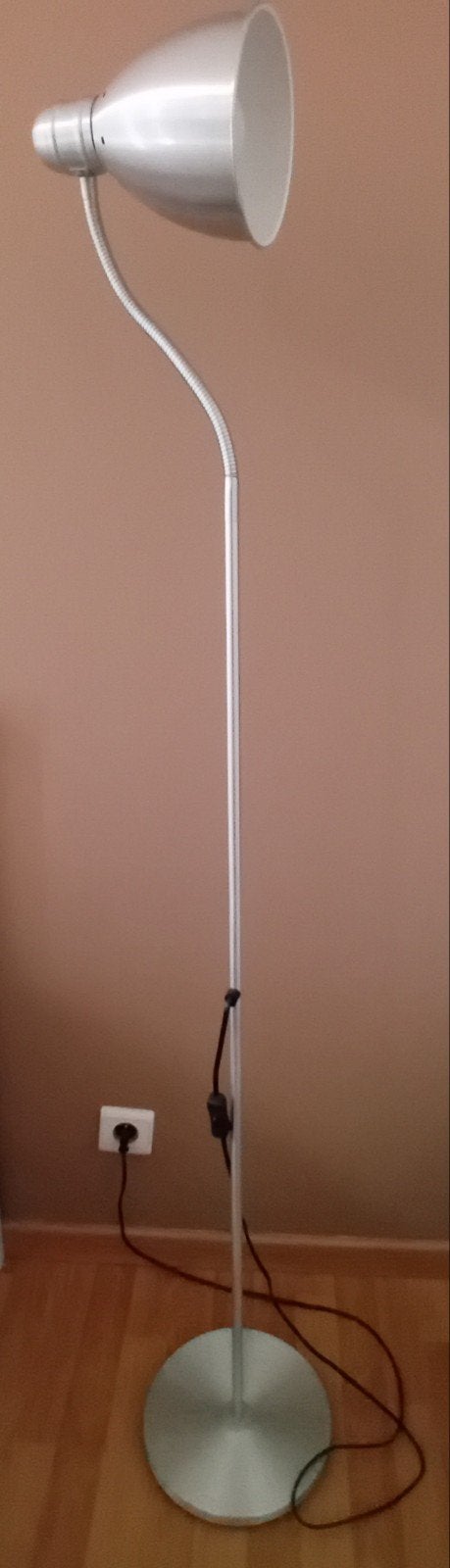 Lampe sur pied argenté style industriel Ikea, Enlèvement
