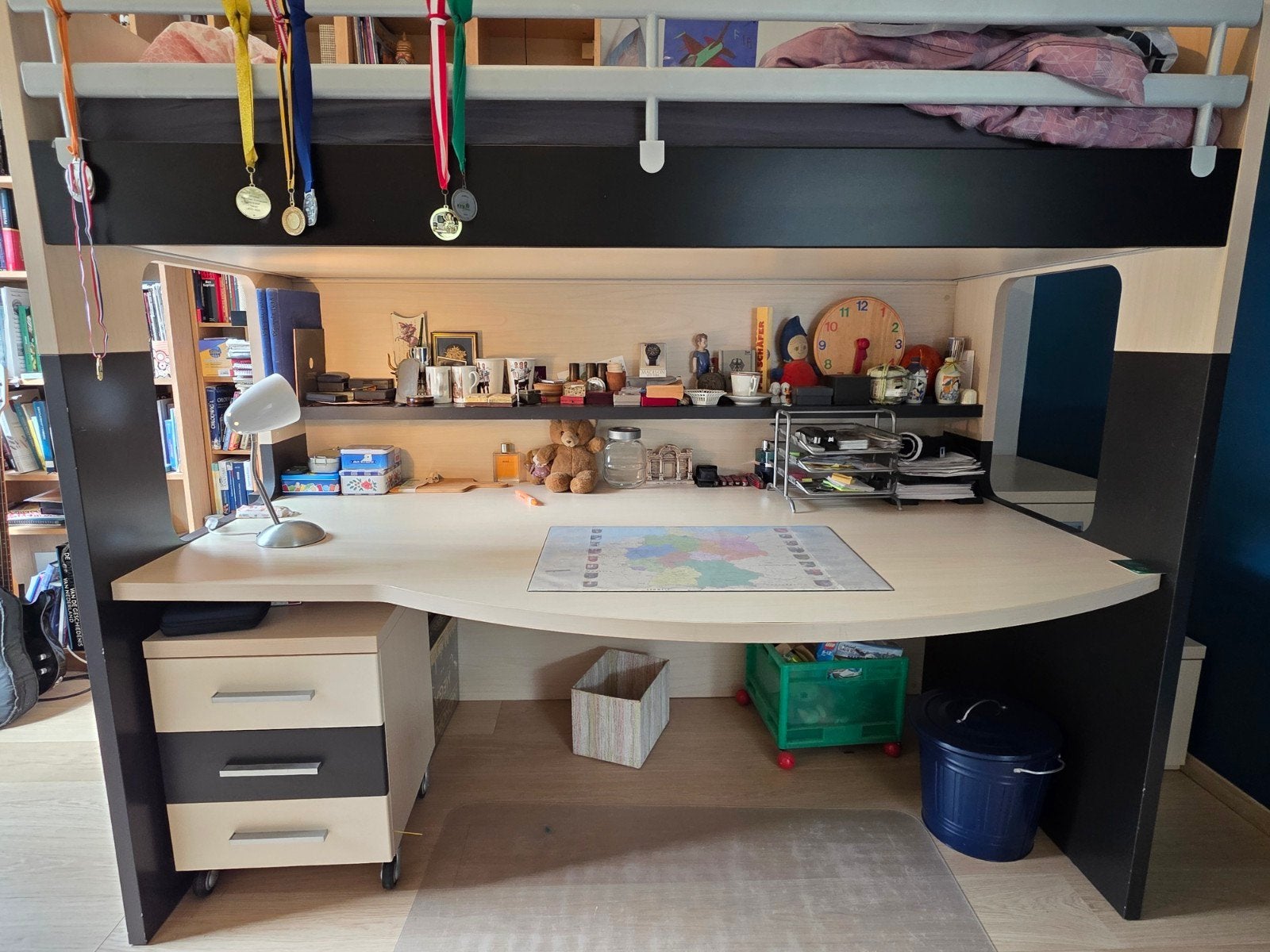 kinderbed + bureau te koop, Ophalen