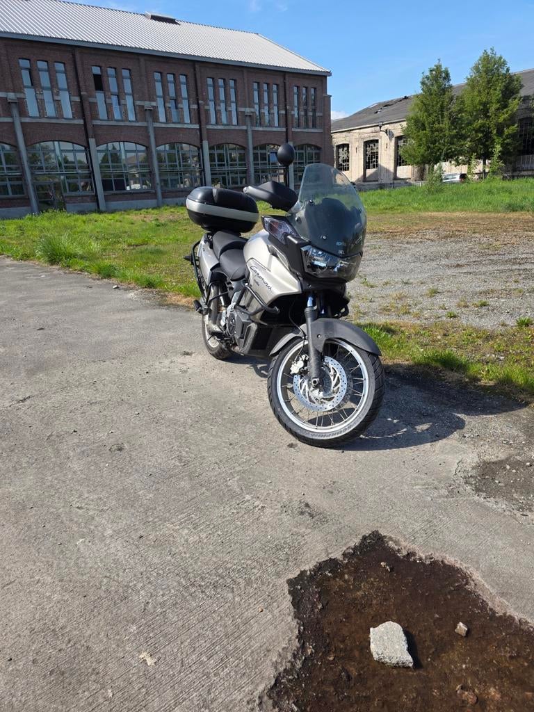 Échange ou vend aprilia caponord etv 1000, Particulier
