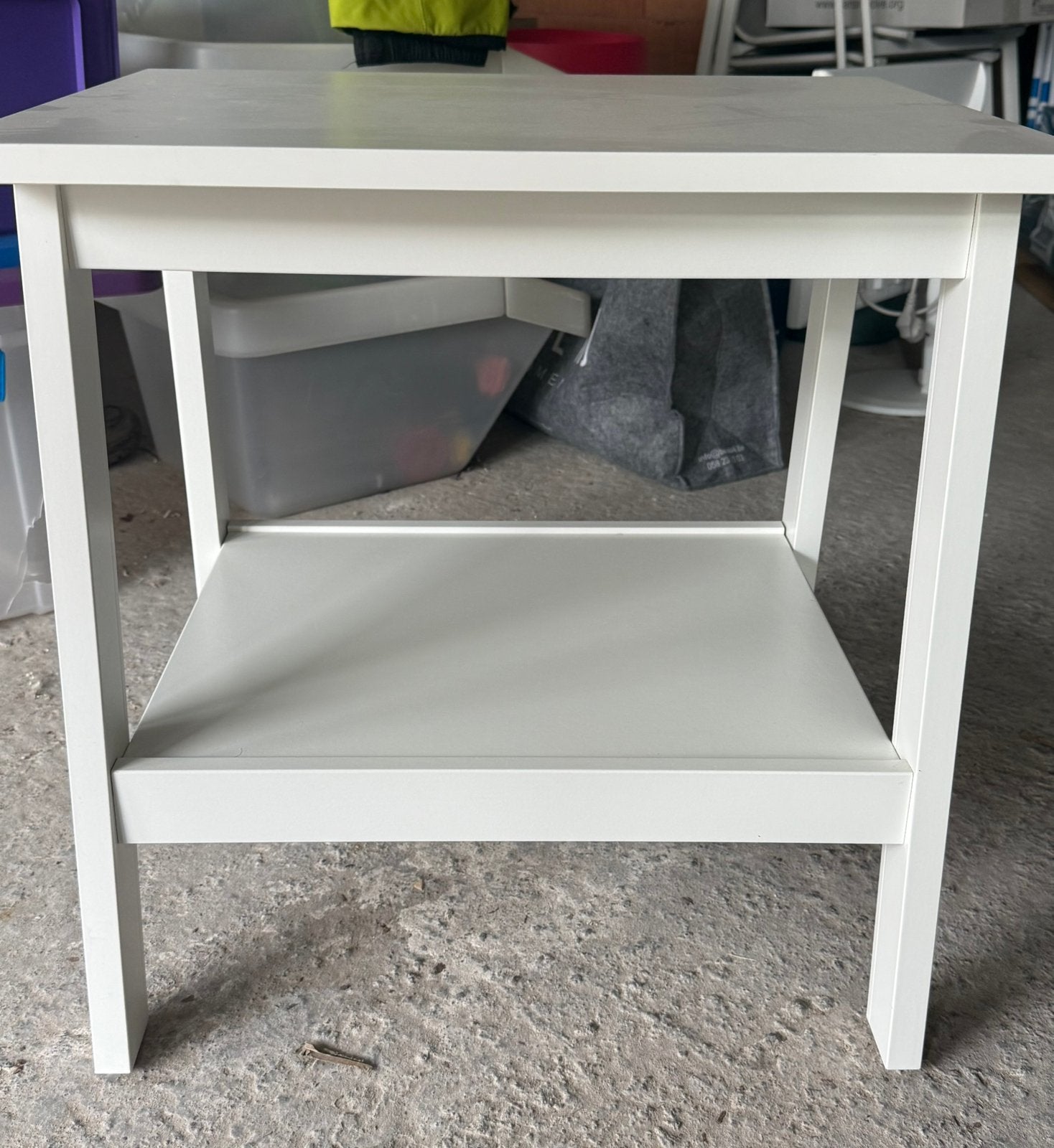 Table d'appoint en bois blanc, Maison & Meubles, Moins de 55 cm, 45 à 60 cm, Enlèvement, Utilisé