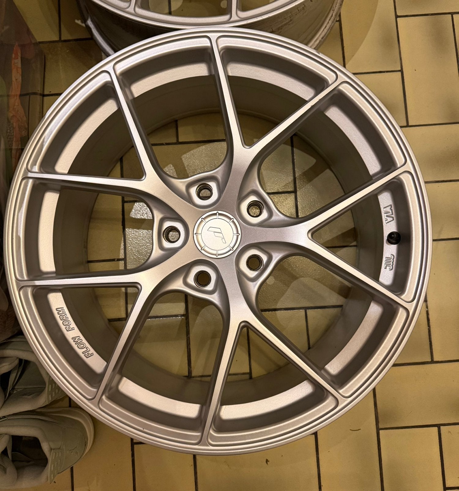JAPAN RACING SL01 BLIND – FLOW FORGED, Auto-onderdelen, Ophalen, 18 inch, Band(en)