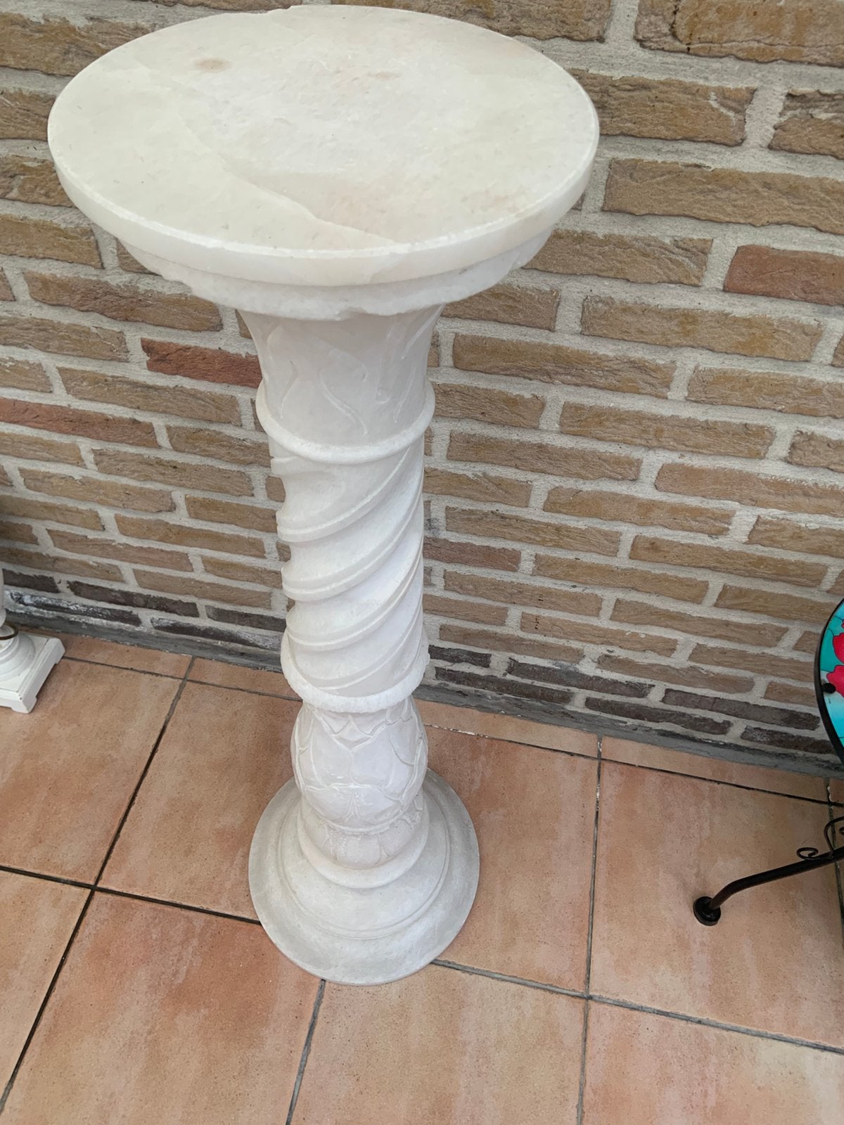 Colonne de mabre blanc, Enlèvement, Utilisé