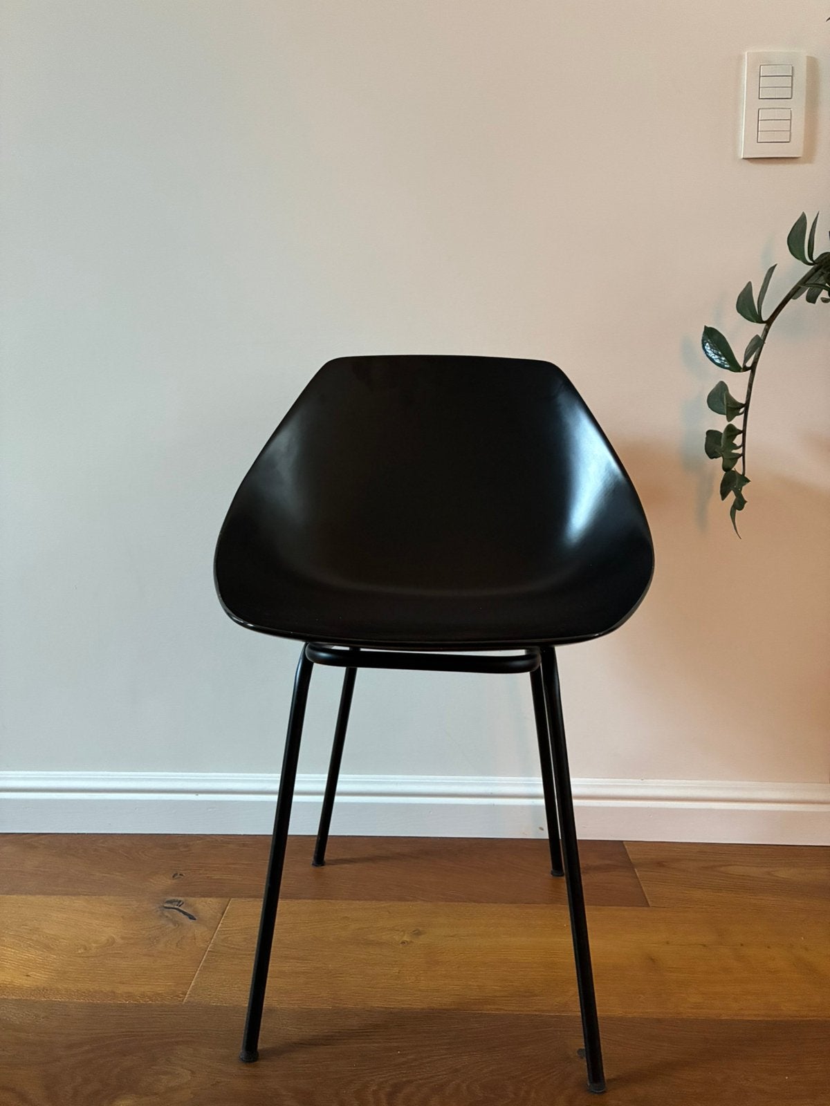 6 Zwarte design stoelen, coquillage (pierre guariche stijl), Maison & Meubles, Synthétique, Enlèvement, Noir, Cinq, Six Chaises ou plus
