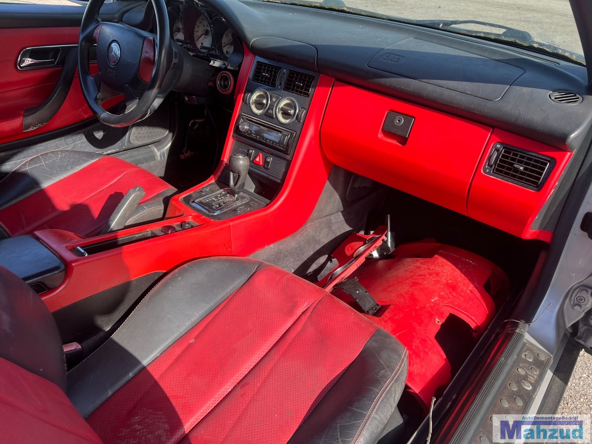 MERCEDES SLK R170 Zwart rood dashboard delen interieur delen, Auto-onderdelen, Gebruikt, Mercedes-Benz AG, Mercedes-Benz, Mercedesstrasse 120
70372  Stuttgart, DE