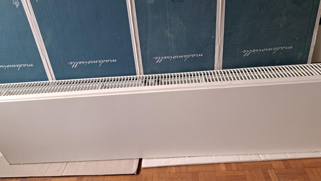 Radiateur lisse 140x30x7cm