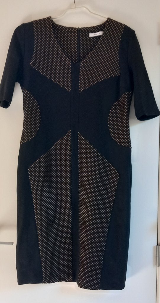 Robe élégante Amania Mo à motif géométrique —42-ZGAN, Taille 42/44 (L), Enlèvement ou Envoi, Comme neuf, Amania Mo