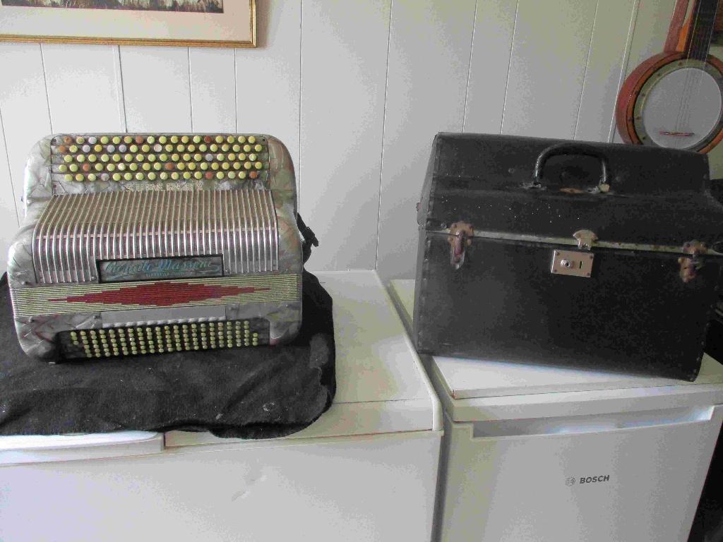 Accordeon Renato Massoni, Muziek en Instrumenten, Accordeons, Gebruikt, Knopaccordeon, 120-bas, Overige merken, Met koffer, Met riemen