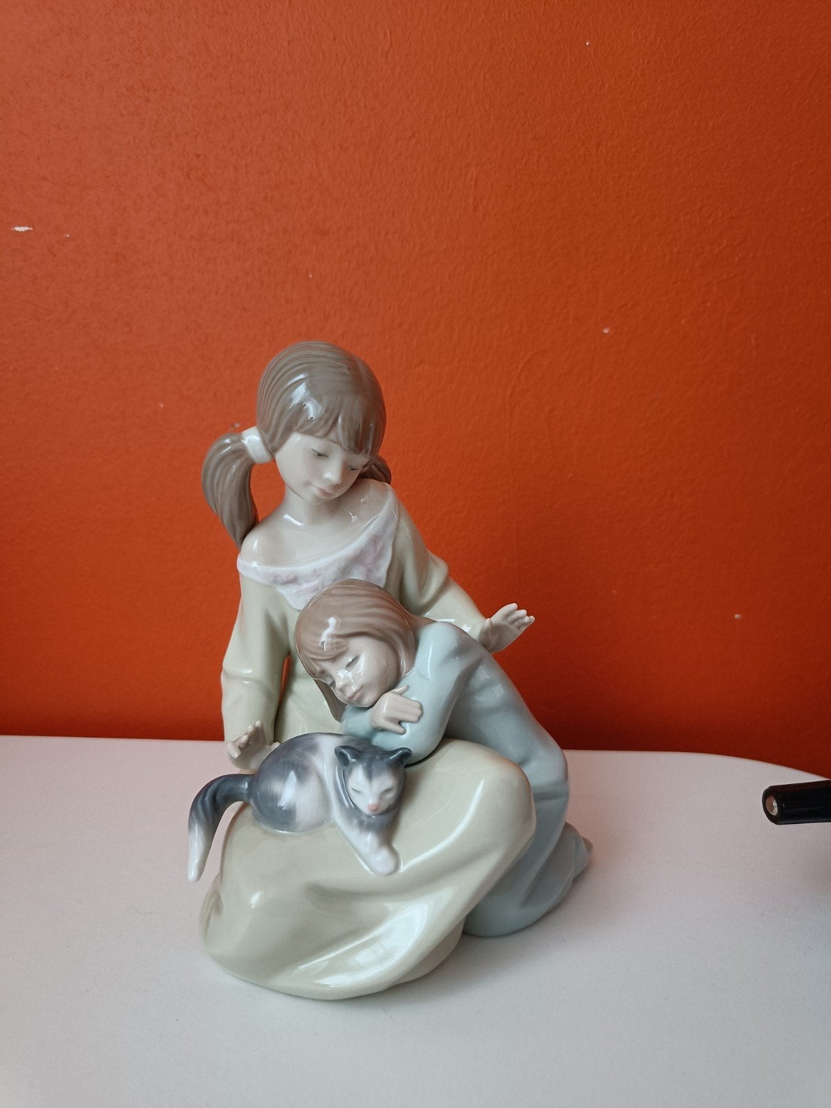 Lladro twee meisjes en een kat, Ophalen