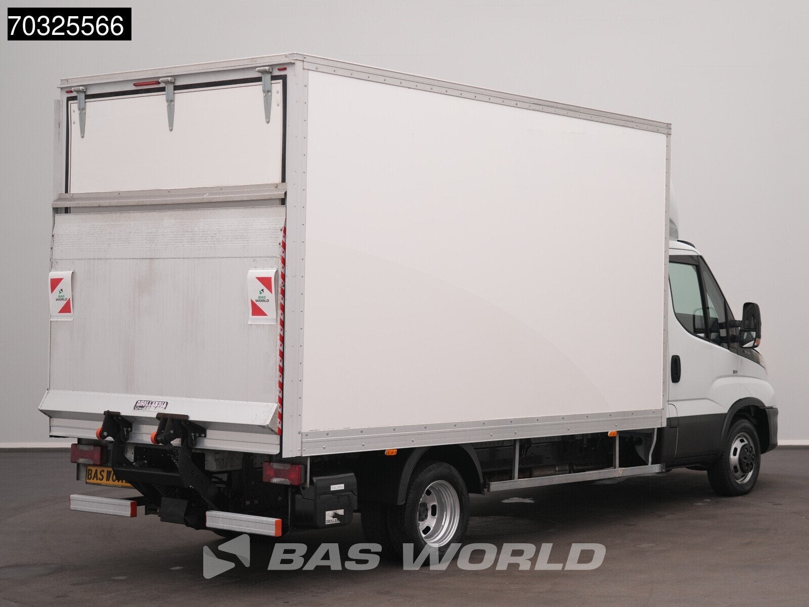Iveco Daily 35C16 Laadklep Dubbellucht Bakwagen Airco Cruise, Auto's, Stof, Gebruikt, Euro 6, Iveco