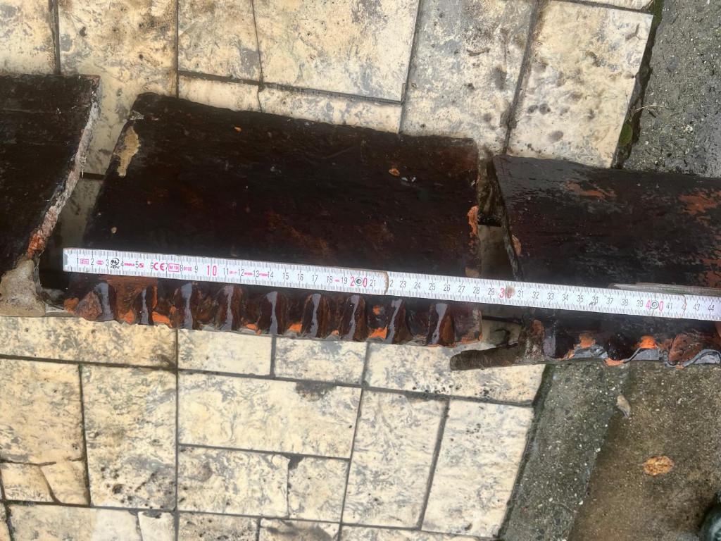 Carreaux de faîtage bicolores, Enlèvement, Utilisé, Pierre ou Argile, Tuiles