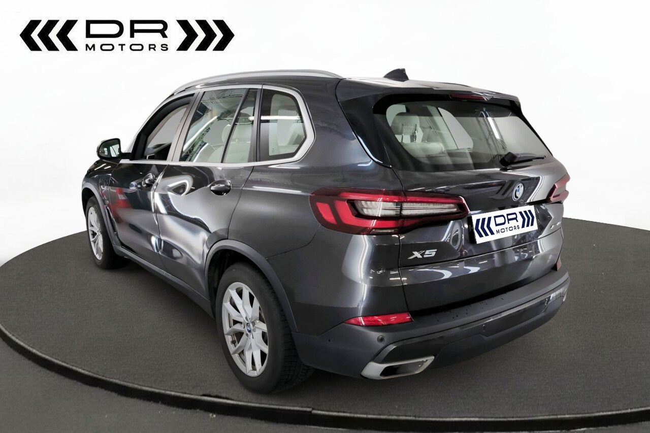 BMW X5 XDrive45e - 4X4 - VERWARMD STUURWIEL - CARPLAY, 0 min, 0 kg, Bedrijf, 5 deurs