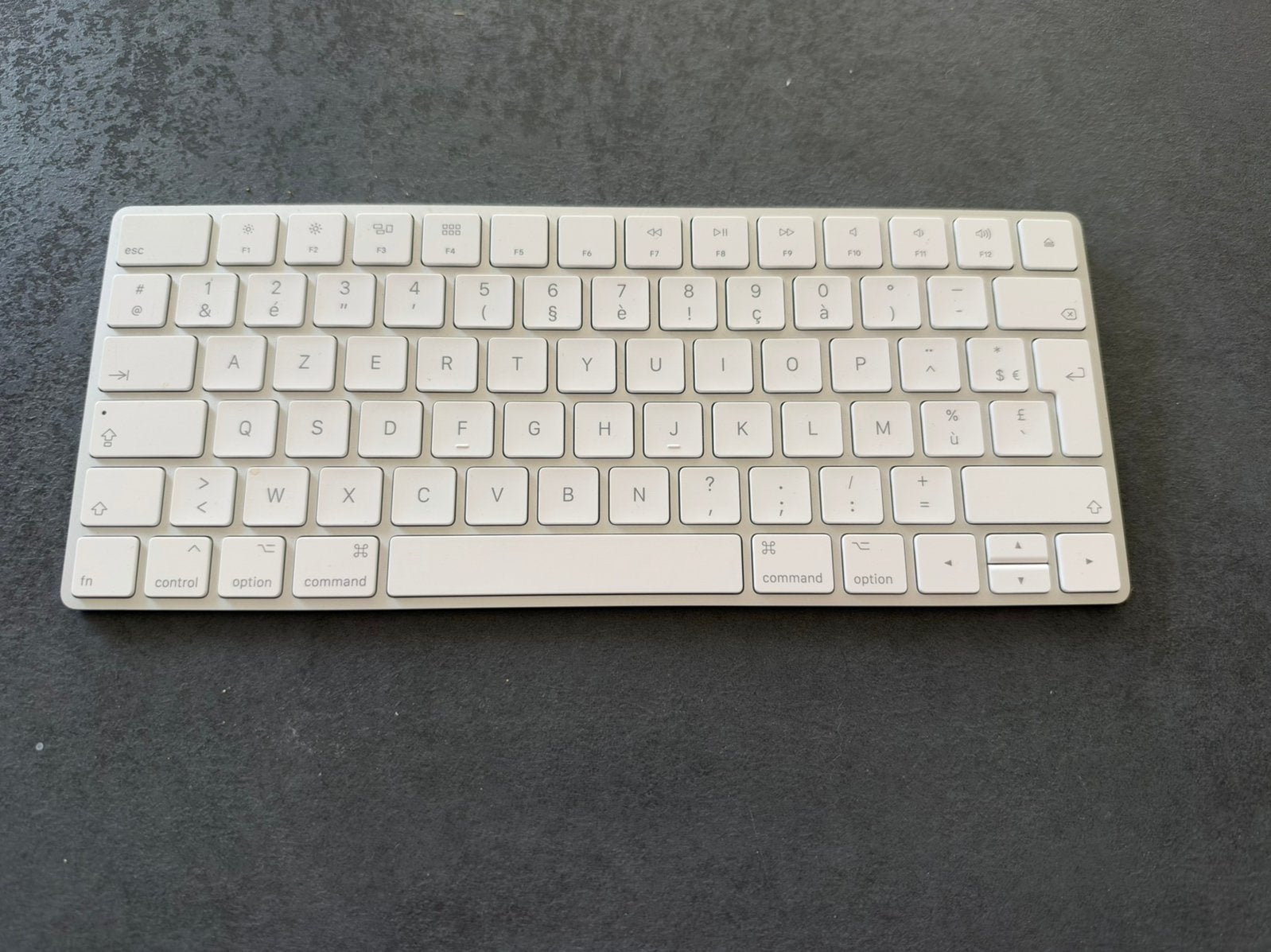 Apple Magic Keyboard AZERTY, Computers en Software, Ophalen of Verzenden, Azerty, Zo goed als nieuw