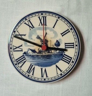 Ancienne horloge de Delft, Collections, Enlèvement