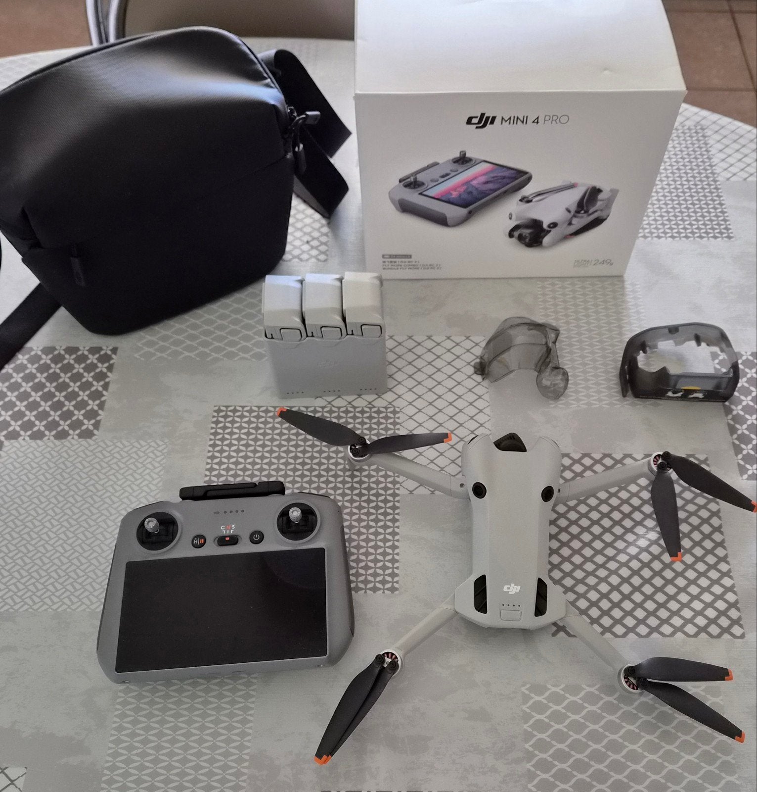 DJI mini 4 pro, Hobby en Vrije tijd, Modelbouw | Radiografisch | Helikopters en Quadcopters, Quadcopter of Multicopter, Zo goed als nieuw