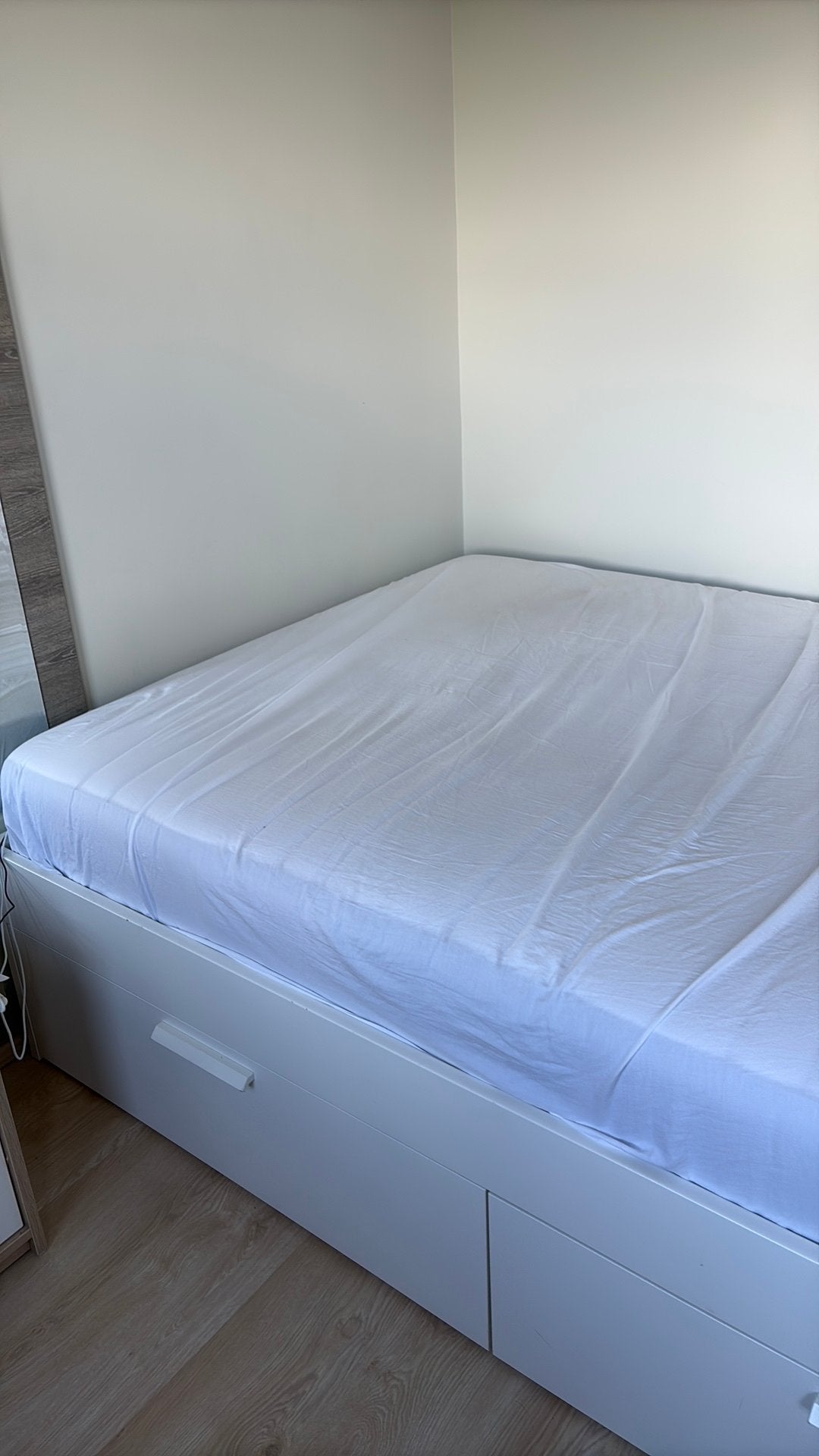 Bed en matras IKEA gratis af te halen, Huis en Inrichting, Ophalen, Gebruikt, Wit, 140 cm