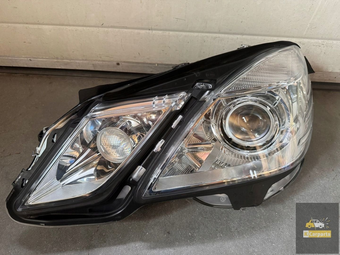 A2128201959, Phare bi-x non gauche pour Mercedes Classe E W, Mercedes-Benz AG, Mercedes-Benz, Utilisé, Mercedesstrasse 120
70372  Stuttgart, DE